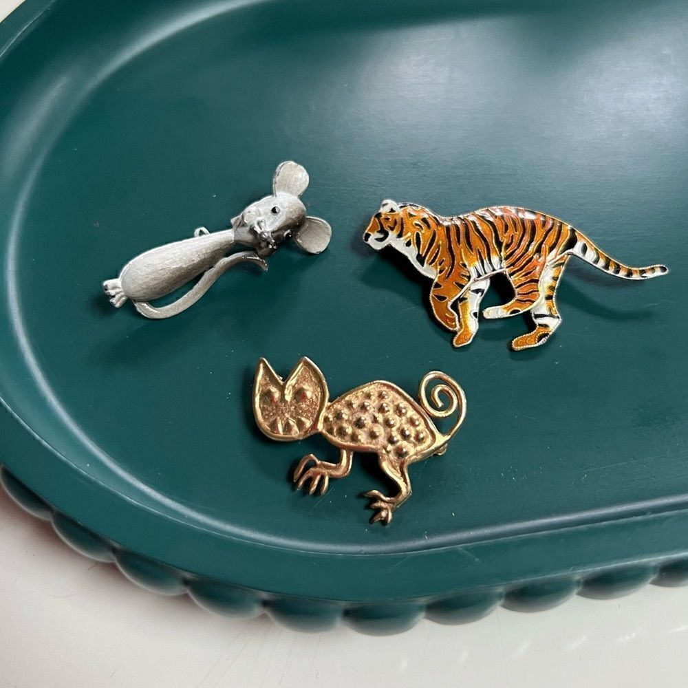 Quirky Vintage 1950s-1990s Small Creatures Tiger Chameleon Mouse Brooch Lot
